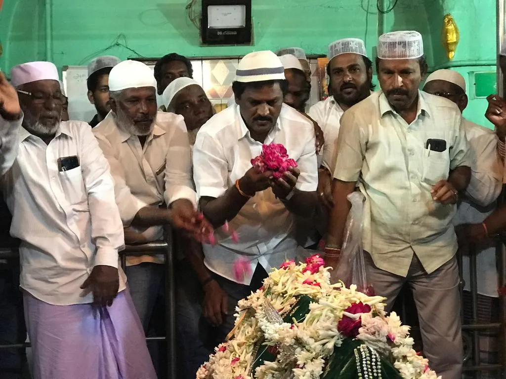 Citizenship bill opinion ... Rajinikanth fans doing special Prayer